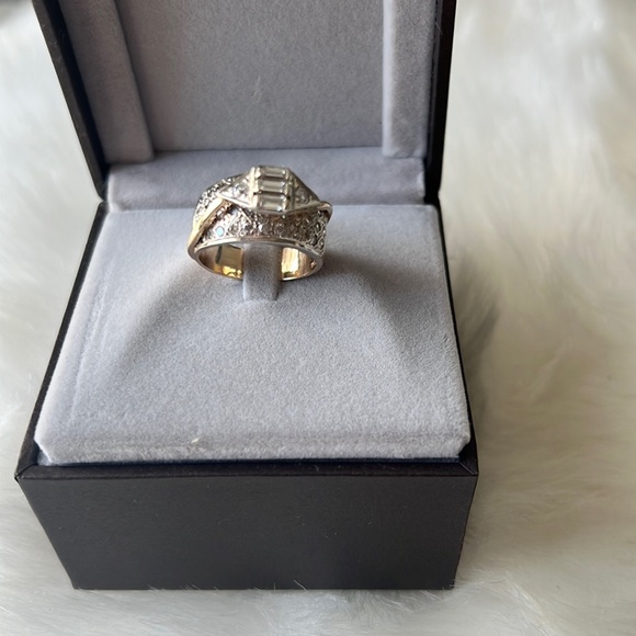 Beautiful Diamond 💍 Ring - Picture 3 of 12